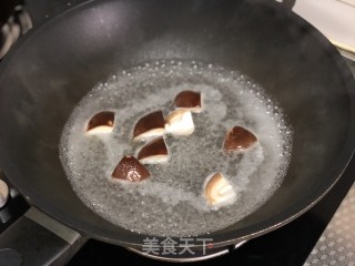 香菇蒸肉丸步骤1 香菇蒸肉丸步骤1