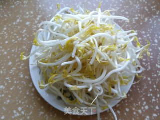 韭菜炒绿豆芽步骤1 韭菜炒绿豆芽步骤1