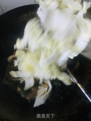 红烧肉烩菜步骤6
