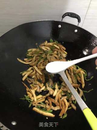 辣炒豆干肉丝步骤6