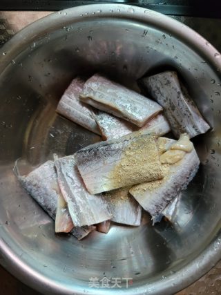 老干妈焖带鱼步骤3