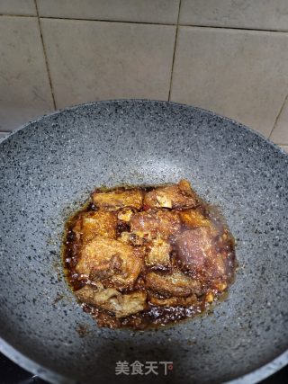 老干妈焖带鱼步骤12