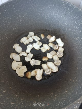 煎姬松茸步骤5