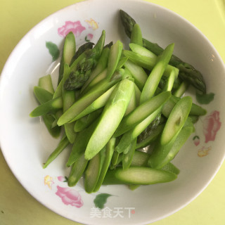 虾仁鸡蛋炒芦笋步骤6 虾仁鸡蛋炒芦笋步骤6