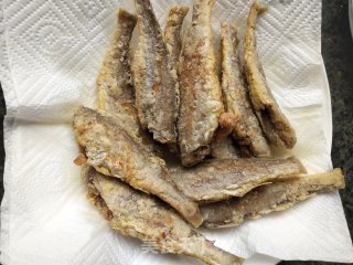酥炸小黄鱼步骤7