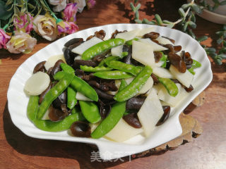 山药黑木耳炒荷兰豆步骤7