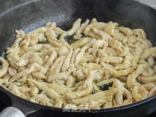 酸甜青瓜炒鸡丝步骤3