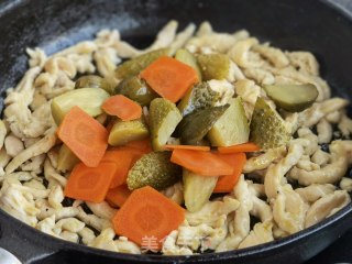 酸甜青瓜炒鸡丝步骤5