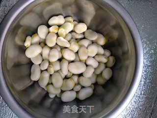 素焖蚕豆步骤1