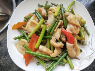 鱿鱼炒蒜薹步骤9