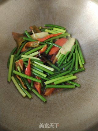鱿鱼炒蒜薹步骤7