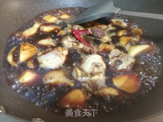 色泽鲜亮，软糯香甜的慈姑炖鸡步骤6