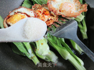 菜芯烧鸡蛋步骤8