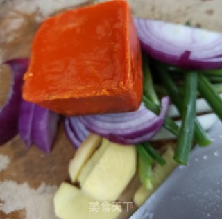 火锅底料烧鸭血步骤2