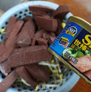 火锅底料烧鸭血步骤1