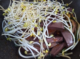 火锅底料烧鸭血步骤4