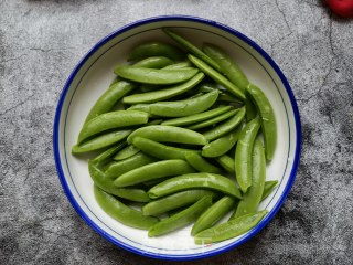木耳炒甜豆步骤2