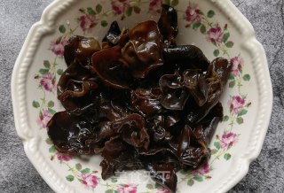 木耳炒甜豆步骤4