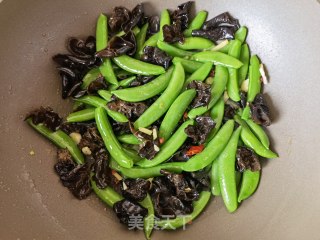 木耳炒甜豆步骤7