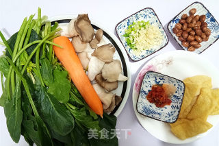 凉拌菠菜平菇步骤1 凉拌菠菜平菇步骤1