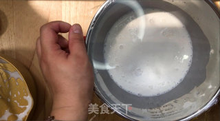 广式白糖糕,材料简单口感醇香,爽口不粘牙,有一种独特的香味。步骤7 广式白糖糕,材料简单口感醇香,爽口不粘牙,有一种独特的香味。步骤7