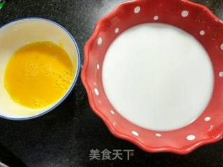 【学生早餐】鸡蛋肠粉步骤1 【学生早餐】鸡蛋肠粉步骤1