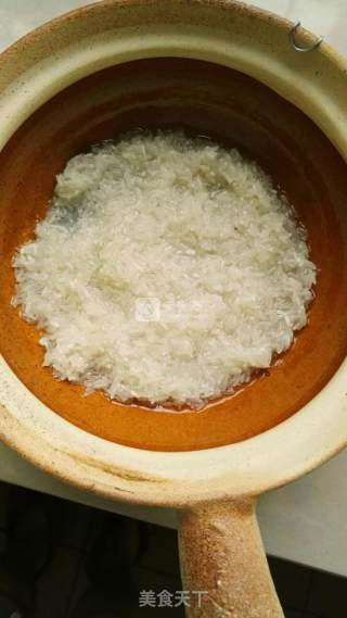 粤式腊肠咸蛋煲仔饭步骤2 粤式腊肠咸蛋煲仔饭步骤2