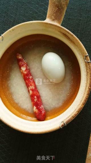 粤式腊肠咸蛋煲仔饭步骤4 粤式腊肠咸蛋煲仔饭步骤4