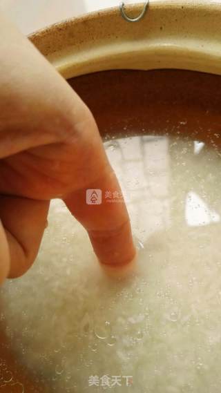 粤式腊肠咸蛋煲仔饭步骤3 粤式腊肠咸蛋煲仔饭步骤3