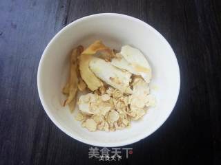广东靓汤：熬夜必备花旗参响螺片汤步骤4