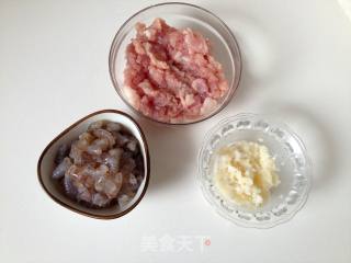 粤式王牌鲜虾云吞面步骤2 粤式王牌鲜虾云吞面步骤2