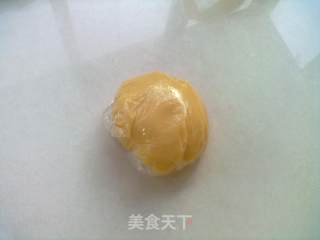 24图过程祥解~~中秋节预热——【广式蛋黄豆沙月饼】步骤7 24图过程祥解~~中秋节预热——【广式蛋黄豆沙月饼】步骤7