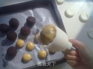24图过程祥解~~中秋节预热——【广式蛋黄豆沙月饼】步骤15 24图过程祥解~~中秋节预热——【广式蛋黄豆沙月饼】步骤15