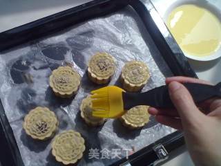 24图过程祥解~~中秋节预热——【广式蛋黄豆沙月饼】步骤22 24图过程祥解~~中秋节预热——【广式蛋黄豆沙月饼】步骤22