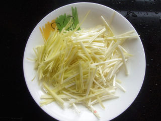韭黄肉酱拌肠粉步骤2