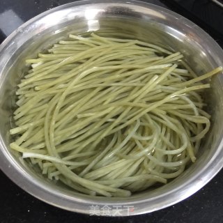 美味酸辣粉步骤1