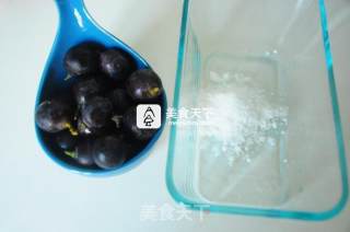 黑加仑冰粉步骤1