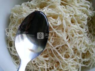 麻辣鸡丝凉面步骤5 麻辣鸡丝凉面步骤5