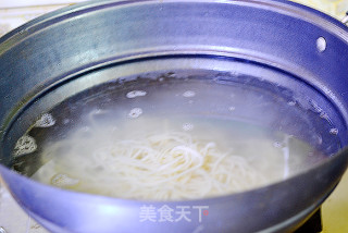 凉面也能吃出冰火两重天——酸辣鸡丝凉面步骤7 凉面也能吃出冰火两重天——酸辣鸡丝凉面步骤7