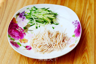 凉面也能吃出冰火两重天——酸辣鸡丝凉面步骤4 凉面也能吃出冰火两重天——酸辣鸡丝凉面步骤4