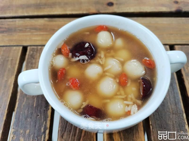 酒酿枸杞红枣山药圆子汤