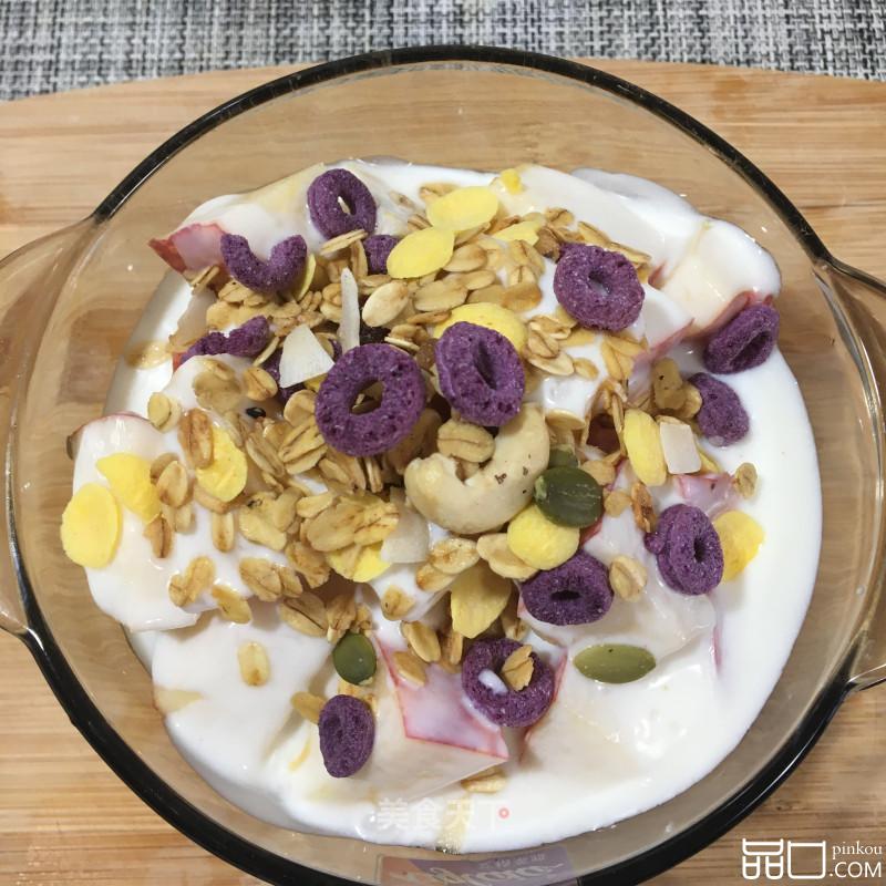 酸奶燕麦水果沙拉