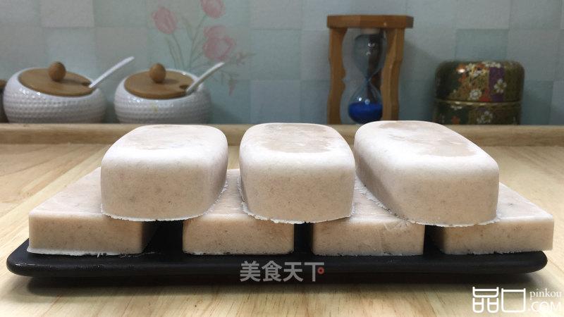 香蕉牛奶雪糕，制作超简单，甜甜蜜蜜，香蕉味十足，健康美味。