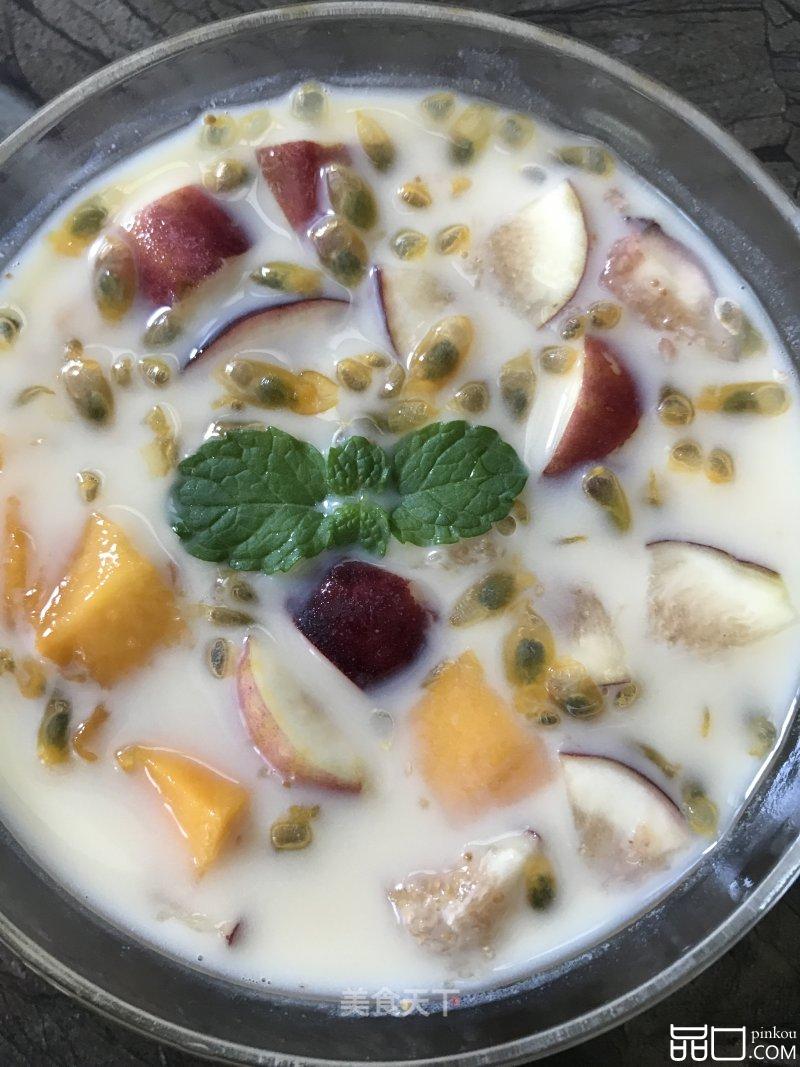 清凉消暑：椰汁芒果百香果