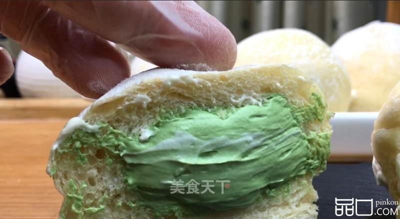 冰爽爆浆冰面包，颜值高做法简单，丝滑冰凉夹心馅料，非常好吃。