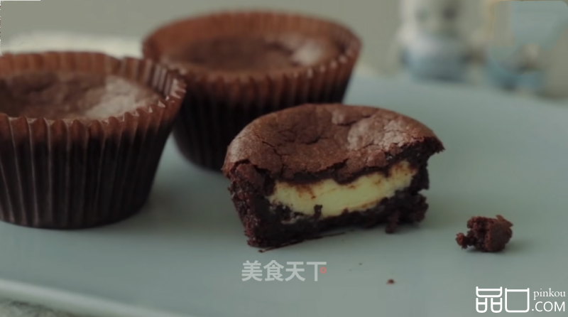 可爱治愈的小甜点巧克力夹心布朗尼