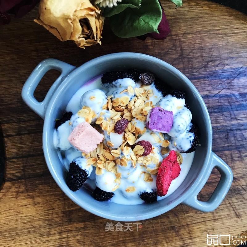 桑葚燕麦拌酸奶