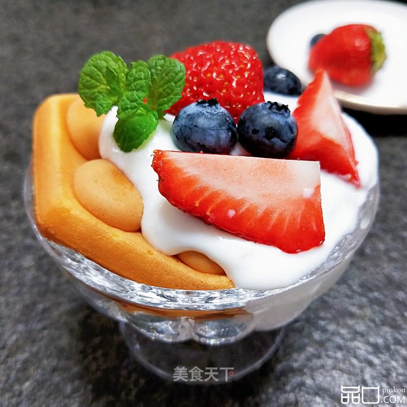 草莓酸奶甜品