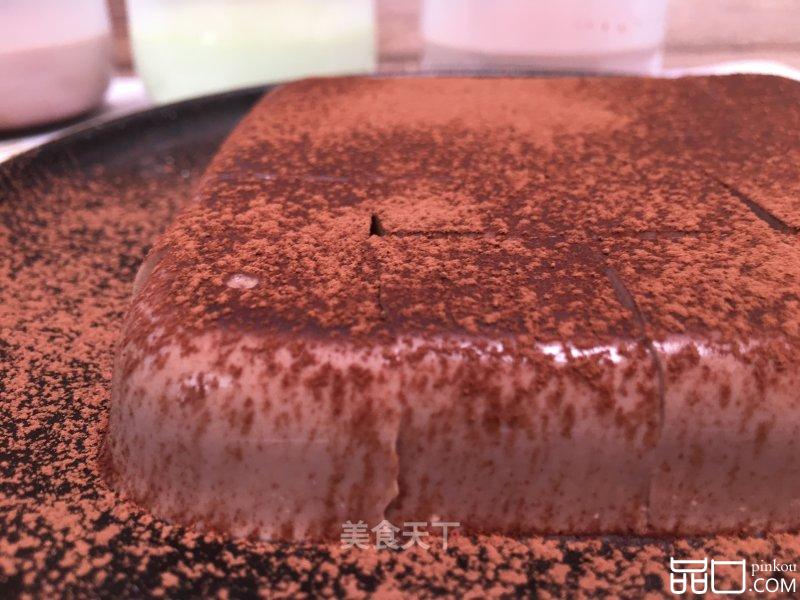 超简单抹茶奶冻，口感Q弹、香滑细腻，一道非常值得推荐的甜点。