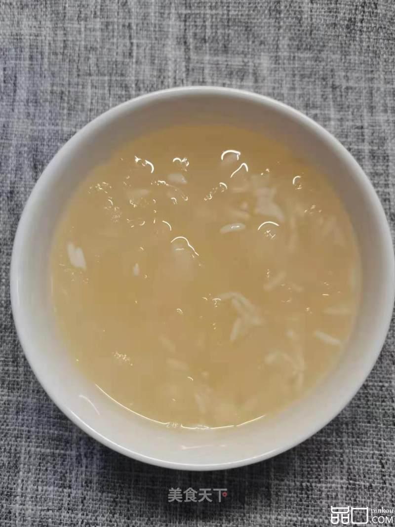 银耳酒酿甜汤